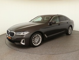 BMW 520d G60, 2.0L, 2023 год, пробег 54 871 км.